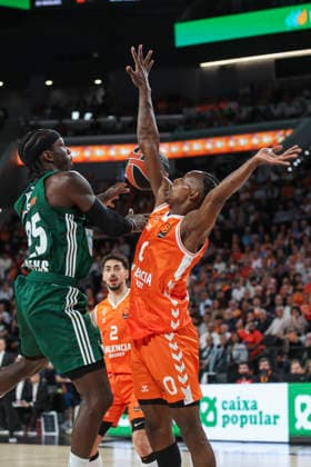 April 9, 2026, Valencia, Valencia, Spain: Kendrick Nunn of Panathinaikos Aktor Athens and Brancou Badio of Valencia Basket in action during the Turkish Airlines EuroLeague Regular Season Round 37 match between Valencia Basket and Panathinaikos Aktor Athens at Roig Arena on April 09, 2026, in Valencia, Spain. Valencia Basket V Panathinaikos Aktor Athens - Turkish Airlines EuroLeague  - ZUMAa181 20260409_zaa_a181_325 Copyright: xIrinaxR.xHipolitox