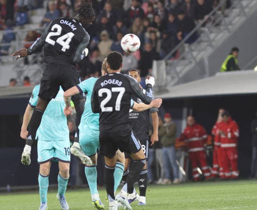 April 9, 2026, Bologna, Bologna, Italia: Amadou Onana of Aston Villa During the 2025 26 Europa League football match between Bologna and Aston Villa on April 9, 2026, at the Renato Dall Ara Stadium in Bologna..Photo: Bologna Vs Aston Villa  - ZUMAs236 20260409_aap_s236_037 Copyright: xFabioxSassox