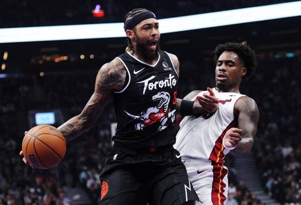 April 9, 2026, Toronto, On, CANADA: Toronto Raptors Brandon Ingram (3) protects the ball from Miami Heat s Davion Mitchell (45) during first half NBA, Basketball Herren, USA basketball action in Toronto on Thursday, April 9, 2026. Canada News - April 9, 2026  - ZUMAc35_ 20260409_zaf_c35_069 Copyright: xNathanxDenettex