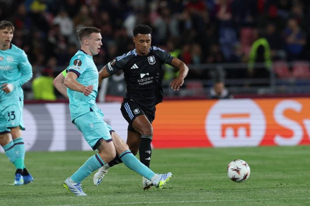 April 9, 2026, Bologna, Emilia Romagna, Italy: Lewis Ferguson of Bologna and Ezri Konsa Ngoyo of Aston Villa during the UEFA Europa League 2025 26 Quarter-Final Leg One match between Bologna FC 1909 and Aston Villa FC at Stadio Renato Dall Ara on April 9, 2026 in Bologna, Italy Bologna Italy - ZUMAl131 20260409_zsp_l131_012 Copyright: xCiroxDexLucax