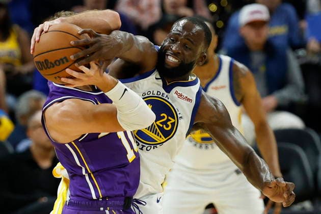 NBA, Basketball Herren, USA - Los Angeles Lakers at Golden State Warriors Golden State Warriors forward Draymond Green (R) in action against Los Angeles Lakers guard Luke Kennard (L) during the second half of the NBA basketball game between the Los Angeles Lakers and the Golden State Warriors in San Francisco, California, USA, 09 April 2026. SAN FRANCISCO CALIFORNIA United States  Copyright: xJOHNxG.xMABANGLOx