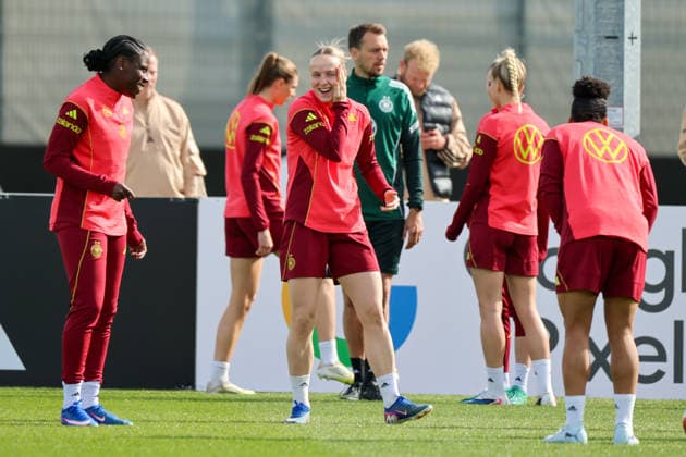 Herzogenaurach, Deutschland 09. April 2026: Länderspielmaßnahme der deutschen Fußballnationalmannschaft der Frauen zur Vorbereitung auf die WM-Qualifikation in Herzogenaurach - Training Im Bild: v.li. Nicole Anyomi (Deutschland) und Franziska Kett (Deutschland) Copyright: HMBxMedia MadeleinexFantini