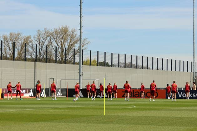 Herzogenaurach, Deutschland 09. April 2026: Länderspielmaßnahme der deutschen Fußballnationalmannschaft der Frauen zur Vorbereitung auf die WM-Qualifikation in Herzogenaurach - Training Im Bild: Die Spielerinnen der deutschen Fußballnationalmannschaft der Frauen beim Training in Herzogenaurach Copyright: HMBxMedia MadeleinexFantini