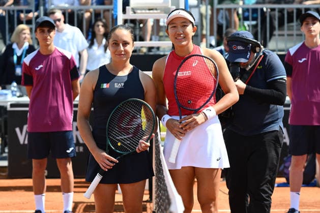 TENNIS - Internazionali di Tennis - BJK Cup Qualifiers - Italy vs Japan Elisabetta Cocciaretto of Italy and Moyuka Uchijima of Japan pose for a photo prior to the Billie Jean King Cup by Gainbridge Qualifiers 2026, match between Italy and Japan at ASD Colle degli Dei on April 10, 2026 in Velletri, Italy. Velletri Italy  Copyright: xIPAxSport ABACAx