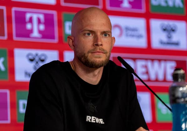 Pressekonferenz 1.FC Köln mit Cheftrainer Rene Wagner vor dem Bundesliga Spiel gegen Werder Bremen im Clubhaus am Geißbockheim, Saison 2025 2026, 10.04.2026 DFB regulations prohibit any use of photographs as image sequences and or quasi-video. *** Press conference 1 FC Köln with head coach Rene Wagner before the Bundesliga match against Werder Bremen in the clubhouse at Geißbockheim, season 2025 2026, 10 04 2026 DFB regulations prohibit any use of photographs as image sequences and or quasi video Copyright: HMBxMedia MarcoxBader