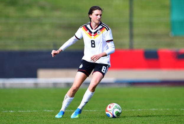 Fußball UEFA U19-Juniorinnen EM-Qualifikation: Irland - Deutschland am 10.04.2026 im Stadion Uhlenkrug in Essen Lotta Wrede ( Deutschland ) DFB regulations prohibit any use of photographs as image sequences and or quasi-video. Nordrhein-Westfalen Deutschland *** Soccer UEFA U19 Junior European Championship Qualifier Ireland Germany on 10 04 2026 at Stadion Uhlenkrug in Essen Lotta Wrede Germany DFB regulations prohibit any use of photographs as image sequences and or quasi video Nordrhein Westfalen Germany