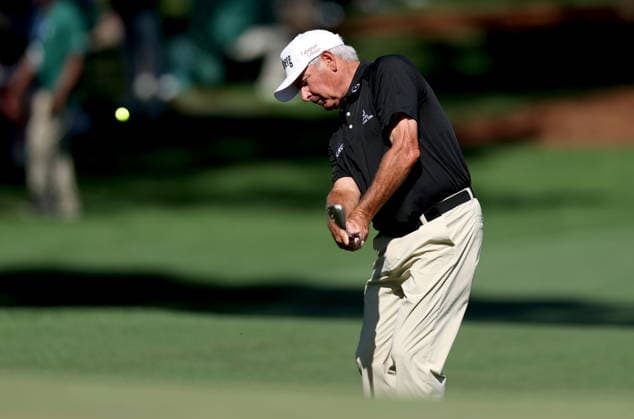 Golf 2026 Masters Tournament - Round 2 Fred Couples of the USA chips from the fairway on Hole 7 in Round 2 of the 2026 Masters tournament in August, Georgia, USA, 10 April 2026. Augusta United States  Copyright: xCHRISxTORRESx