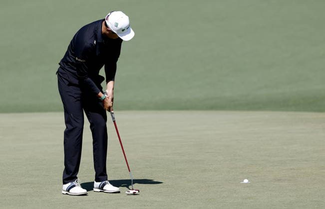 Golf 2026 Masters Tournament - Round 2 Haotong Li of China putts on Hole 2 in Round 2 of the 2026 Masters tournament in August, Georgia, USA, 10 April 2026. Augusta United States  Copyright: xERIKxS.xLESSERx