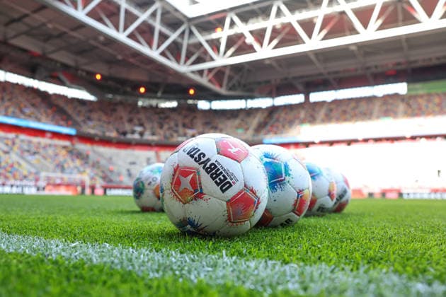 10.04.2026, Fussball, Saison 2025 2026, 2. Bundesliga, 29. Spieltag, Fortuna Duesseldorf - Holstein Kiel, Bälle liegen auf dem Platz im Stadion. Düsseldorf Merkur-Spiel Arena NRW Deutschland xRHR-FOTOx *** 10 04 2026, Football, Season 2025 2026, 2 Bundesliga, 29 Matchday, Fortuna Duesseldorf Holstein Kiel, Balls lying on the pitch in the stadium Düsseldorf Merkur Spiel Arena NRW Germany xRHR FOTOx Copyright: RHR-FOTOx RHR-FOTO