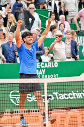 Carlos Alcaraz bat Alexander Bublik (6-3, 6-0) lors de la sixième journée du Rolex Monte-Carlo Masters au Monte-Carlo Country Club de Monaco, le 10 avril 2026. Bruno Bebert Bestimage Carlos Alcaraz of Spain celebrates after victory against Alexander Bublik of Kazakhstan in the Men s Singles Quarter Final match on day six of the Rolex Monte-Carlo Masters at Monte-Carlo Country Club on April 10, 2026 in Monte-Carlo, Monaco. Monte-Carlo Monaco  Copyright: xBrunoxBebertx xBestimagexBrunoxBebertx xBestimagex