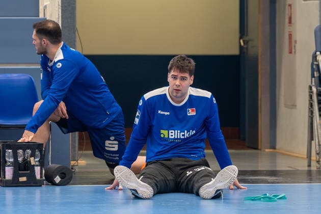 Merlin Fuß (HBW Balingen Weilstetten, 13) und Benedek Nagy (HBW Balingen Weilstetten, 12) beim aufwaermen. TuSEM Essen vs. HBW Balingen Weilstetten, Handball, 2. HBL, 27. Spieltag, Saison 2025 2026, 10.04.2026 TuSEM Essen vs. HBW Balingen Weilstetten, Handball, 2. HBL, 27. Spieltag, Saison 2025 2026, 10.04.2026 Essen *** Merlin Fuß HBW Balingen Weilstetten, 13 and Benedek Nagy HBW Balingen Weilstetten, 12 warming up TuSEM Essen vs HBW Balingen Weilstetten, Handball, 2 HBL, Matchday 27, Season 2025 2026, 10 04 2026 TuSEM Essen vs HBW Balingen Weilstetten, Handball, 2 HBL, Matchday 27, Season 2025 2026, 10 04 2026 Essen Copyright: xEibner-Pressefoto ThomasxHaeslerx EP_THR