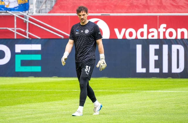 Deutschland: 2.Bundesliga 2025 26 Fortuna Düsseldorf vs Holstein Kiel, 29. Spieltag - 10.04.2026 - MERKUR SPIEL-ARENA (Düsseldorf): Warm Up Marcel Engelhardt (Holstein Kiel, 31) *** Germany 2 Bundesliga 2025 26 Fortuna Düsseldorf vs Holstein Kiel, 29 Matchday 10 04 2026 MERKUR SPIEL ARENA Düsseldorf Warm Up Marcel Engelhardt Holstein Kiel, 31 Copyright: xOrhanxHabashx