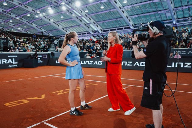 TENNIS - WTA, Tennis Damen Upper Austria Ladies Linz LINZ,AUSTRIA,10.APR.26 - TENNIS - WTA Tour, Upper Austria Ladies Linz. Image shows Mirra Andreeva (RUS) and Barbara Schett-Eagle during an interview.  GEPAxpictures xAlexanderxSolc