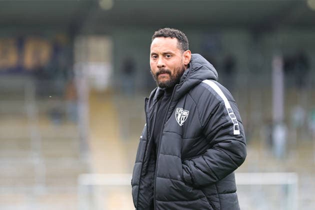 10.04.2026, Fussball, Herren, Dritte Liga, 33. Spieltag 3. Liga Saison 2025 2026: TSG 1899 Hoffenheim II - FC Schweinfurt 05 Trainer Jermaine Jones (FC Schweinfurt 05) läuft über den Rasen, Einzelbild Sinsheim Dietmar-Hopp-Stadion Hoffenheim Baden-Württemberg Deutschland *** 10 04 2026, Soccer, Men, Third League, 33 Matchday 3 League Season 2025 2026 TSG 1899 Hoffenheim II FC Schweinfurt 05 Coach Jermaine Jones FC Schweinfurt 05 runs across the pitch, single image Sinsheim Dietmar Hopp Stadion Hoffenheim Baden Württemberg Germany