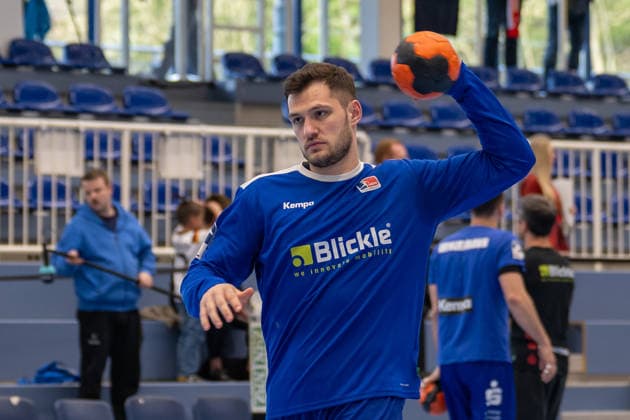 Merlin Fuß (HBW Balingen Weilstetten, 13) kurz vor der Vorbereitung. TuSEM Essen vs. HBW Balingen Weilstetten, Handball, 2. HBL, 27. Spieltag, Saison 2025 2026, 10.04.2026 TuSEM Essen vs. HBW Balingen Weilstetten, Handball, 2. HBL, 27. Spieltag, Saison 2025 2026, 10.04.2026 Essen *** Merlin Fuß HBW Balingen Weilstetten, 13 shortly before the preparation TuSEM Essen vs HBW Balingen Weilstetten, Handball, 2 HBL, 27 Matchday, Season 2025 2026, 10 04 2026 TuSEM Essen vs HBW Balingen Weilstetten, Handball, 2 HBL, 27 Matchday, Season 2025 2026, 10 04 2026 Essen Copyright: xEibner-Pressefoto ThomasxHaeslerx EP_THR