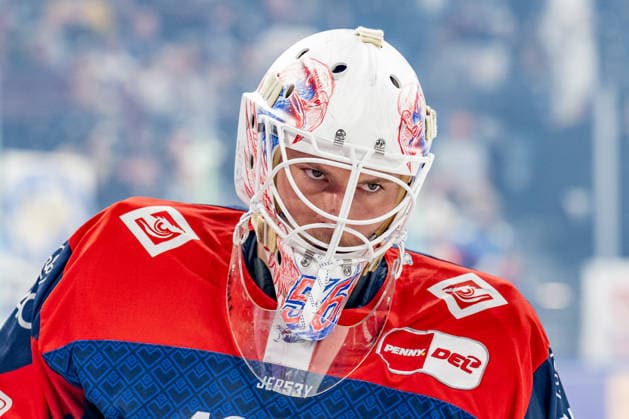 Maximilian Franzreb (Torwart, Adler Mannheim, 56) Portrait Portraet GER, EHC Red Bull Muenchen vs. Adler Mannheim, Eishockey, DEL, Playoffs, Halbfinale Spiel 2, Saison 2025 2026, 10.04.2026. GER, EHC Red Bull Muenchen vs. Adler Mannheim, Eishockey, DEL, Playoffs, Halbfinale Spiel 2, Saison 2025 2026, 10.04.2026. Muenchen *** Maximilian Franzreb Goalkeeper, Adler Mannheim, 56 Portrait Portraet GER, EHC Red Bull Muenchen vs Adler Mannheim, Ice Hockey, DEL, Playoffs, Semifinal Game 2, Season 2025 2026, 10 04 2026 GER, EHC Red Bull Muenchen vs Adler Mannheim, Ice Hockey, DEL, Playoffs, Semifinal Game 2, Season 2025 2026, 10 04 2026 Muenchen Copyright: xEibner-Pressefoto HeikexFeinerx EP_HFR