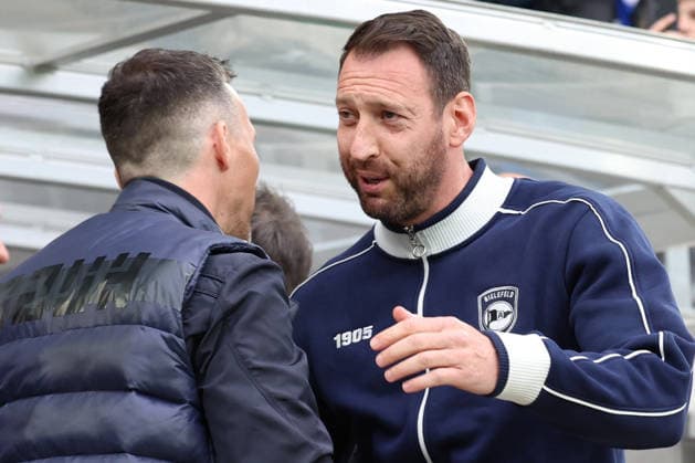10.04.2026, xrekx, Fussball 2.Bundesliga, Karlsruher SC - Arminia Bielefeld v.l. Christian Eichner Trainer (Karlsruher SC) vor Spielgebinn Mitch Kniat Trainer (Arminia Bielefeld) (DFL DFB REGULATIONS PROHIBIT ANY USE OF PHOTOGRAPHS as IMAGE SEQUENCES and or QUASI-VIDEO) Karlsruhe *** 10 04 2026, xrekx, Fußball 2 Bundesliga, Karlsruher SC Arminia Bielefeld v l Christian Eichner Trainer Karlsruher SC vor Spielgebinn Mitch Kniat Trainer Arminia Bielefeld DFL DFB REGULATIONS PROHIBIT ANY USE OF PHOTOGRAPHS as IMAGE SEQUENCES and or QUASI VIDEO Karlsruhe