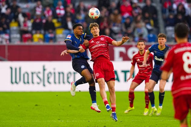 10.04.2026, xydrx, Fußball, 2. Fußball Bundesliga, Fortuna Düsseldorf - Holstein Kiel, Saison 2025 2026, Merkur Spiel-Arena: Ikem Arinzechukwu Ugoh (Holstein Kiel, 49) im Zweikampf gegen Luca Raimund (Fortuna Düsseldorf, 7) DFB regulations prohibit any use of photographs as image sequences and or quasi-video. *** 10 04 2026, xydrx, Fußball, 2 Fußball Bundesliga, Fortuna Düsseldorf Holstein Kiel, Saison 2025 2026, Merkur Spiel Arena Ikem Arinzechukwu Ugoh Holstein Kiel, 49 im Zweikampf gegen Luca Raimund Fortuna Düsseldorf, 7 DFB regulations prohibit any use of photographs as image sequences and or quasi video Copyright: HMBxMedia YannisxDreimann