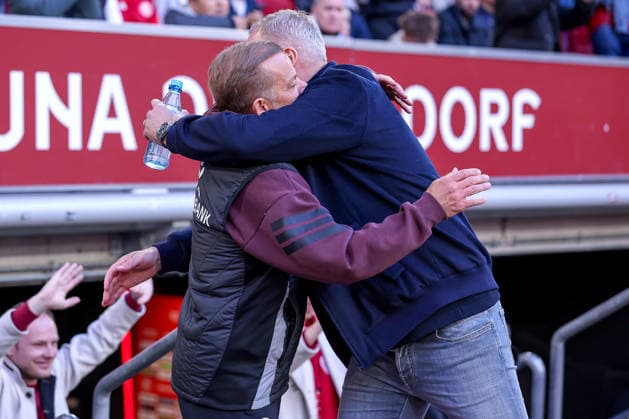 10.04.2026, Fußball, Fortuna Düsseldorf - Holstein Kiel, 2. Fußball Bundesliga, Herren, Merkur Spiel-Arena, 29. Spieltag, Saison 2025 2026: Cheftrainer Markus Anfang (Fortuna Düsseldorf hc) zusammen mit Cheftrainer Tim Walter (Holstein Kiel hc) vor dem Spiel DFB regulations prohibit any use of photographs as image sequences and or quasi-video. Nordrhein-Westfalen Deutschland *** 10 04 2026, Football, Fortuna Düsseldorf Holstein Kiel, 2 Fußball Bundesliga, Herren, Merkur Spiel Arena, 29 Spieltag, Saison 2025 2026 Head coach Markus Anfang Fortuna Düsseldorf hc together with head coach Tim Walter Holstein Kiel hc before the match DFB regulations prohibit any use of photographs as image sequences and or quasi video Nordrhein Westfalen Germany
