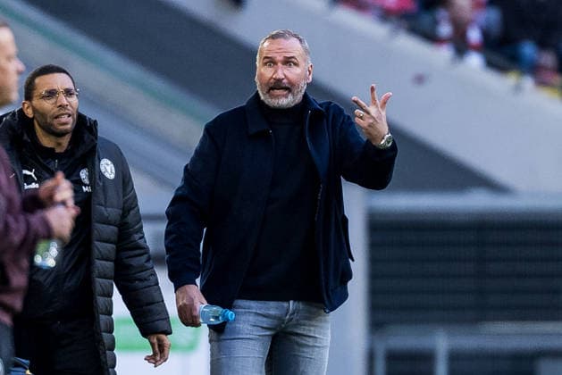 2. Fussball Bundesliga: Fortuna Düsseldorf 1895 - Holstein Kiel; 10.04.2026 Tim Walter (Cheftrainer Holstein Kiel) protestiert, gestikuliert 2. Fussball Bundesliga, Fortuna Düsseldorf 1895 - Holstein Kiel, Düsseldorf, Merkur Spiel-Arena am 10.04.2026 DFL REGULATIONS PROHIBIT ANY USE OF PHOTOGRAPHS AS IMAGE SEQUENCES AND OR QUASI-VIDEO. *** 2 Soccer Bundesliga Fortuna Düsseldorf 1895 Holstein Kiel 10 04 2026 Tim Walter head coach Holstein Kiel protests, gesticulates 2 Soccer Bundesliga, Fortuna Düsseldorf 1895 Holstein Kiel, Düsseldorf, Merkur Spiel Arena on 10 04 2026 DFL REGULATIONS PROHIBIT ANY USE OF PHOTOGRAPHS AS IMAGE SEQUENCES AND OR QUASI VIDEO Copyright: xBEAUTIFULxSPORTS Wunderlx