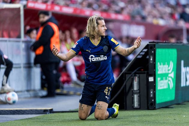 2. Fussball Bundesliga: Fortuna Düsseldorf 1895 - Holstein Kiel; 10.04.2026 John Tolkin (Holstein Kiel, 47) frustriert auf den Knien, fragend 2. Fussball Bundesliga, Fortuna Düsseldorf 1895 - Holstein Kiel, Düsseldorf, Merkur Spiel-Arena am 10.04.2026 DFL REGULATIONS PROHIBIT ANY USE OF PHOTOGRAPHS AS IMAGE SEQUENCES AND OR QUASI-VIDEO. *** 2 Soccer Bundesliga Fortuna Düsseldorf 1895 Holstein Kiel 10 04 2026 John Tolkin Holstein Kiel, 47 frustrated on his knees, asking 2 Soccer Bundesliga, Fortuna Düsseldorf 1895 Holstein Kiel, Düsseldorf, Merkur Spiel Arena on 10 04 2026 DFL REGULATIONS PROHIBIT ANY USE OF PHOTOGRAPHS AS IMAGE SEQUENCES AND OR QUASI VIDEO Copyright: xBEAUTIFULxSPORTS Wunderlx