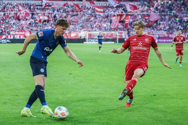 Fußball 2. Bundesliga 29. Spieltag Fortuna Düsseldorf - Holstein Kiel am 10.04.2026 in der Merkur Spiel-Arena in Düsseldorf Phil Harres ( Kiel ), links - Jesper Daland ( Düsseldorf ), rechts DFL regulations prohibit any use of photographs as image sequences and or quasi-video. *** Soccer 2 Bundesliga 29 Matchday Fortuna Düsseldorf Holstein Kiel on 10 04 2026 at Merkur Spiel Arena in Düsseldorf Phil Harres Kiel , left Jesper Daland Düsseldorf , right DFL regulations prohibit any use of photographs as image sequences and or quasi video xJRx