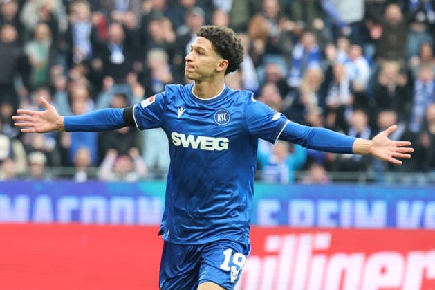 10.04.2026, xrekx, Fussball 2.Bundesliga, Karlsruher SC - Arminia Bielefeld v.l. Torjubel nach dem Tor zum celebrating the goal celebrate 1:1 durch Louey Ben Farhat (Karlsruher SC) (DFL DFB REGULATIONS PROHIBIT ANY USE OF PHOTOGRAPHS as IMAGE SEQUENCES and or QUASI-VIDEO) Karlsruhe *** 10 04 2026, xrekx, Fußball 2 Bundesliga, Karlsruher SC Arminia Bielefeld v l Torjubel nach dem Tor zum celebrating the goal celebrate 1 1 durch Louey Ben Farhat Karlsruher SC DFL DFB REGULATIONS PROHIBIT ANY USE OF PHOTOGRAPHS as IMAGE SEQUENCES and or QUASI VIDEO Karlsruhe