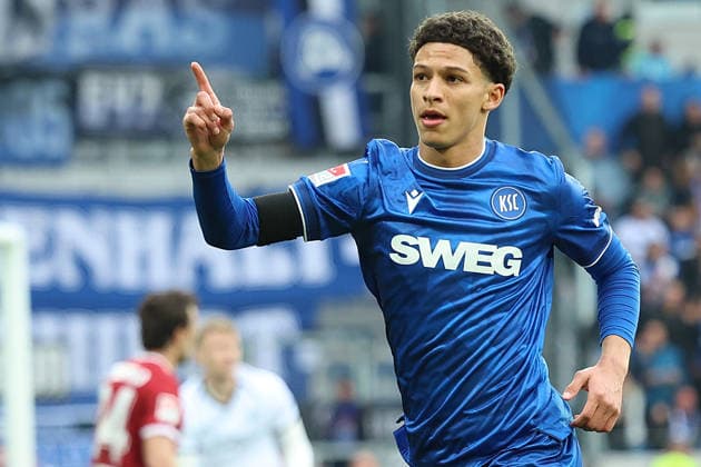 10.04.2026, xrekx, Fussball 2.Bundesliga, Karlsruher SC - Arminia Bielefeld v.l. Torjubel nach dem Tor zum celebrating the goal celebrate 1:1 durch Louey Ben Farhat (Karlsruher SC) (DFL DFB REGULATIONS PROHIBIT ANY USE OF PHOTOGRAPHS as IMAGE SEQUENCES and or QUASI-VIDEO) Karlsruhe *** 10 04 2026, xrekx, Fußball 2 Bundesliga, Karlsruher SC Arminia Bielefeld v l Torjubel nach dem Tor zum celebrating the goal celebrate 1 1 durch Louey Ben Farhat Karlsruher SC DFL DFB REGULATIONS PROHIBIT ANY USE OF PHOTOGRAPHS as IMAGE SEQUENCES and or QUASI VIDEO Karlsruhe