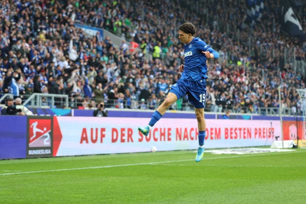 10.04.2026, xrekx, Fussball 2.Bundesliga, Karlsruher SC - Arminia Bielefeld v.l. Torjubel nach dem Tor zum celebrating the goal celebrate 1:1 durch Louey Ben Farhat (Karlsruher SC) (DFL DFB REGULATIONS PROHIBIT ANY USE OF PHOTOGRAPHS as IMAGE SEQUENCES and or QUASI-VIDEO) Karlsruhe *** 10 04 2026, xrekx, Fußball 2 Bundesliga, Karlsruher SC Arminia Bielefeld v l Torjubel nach dem Tor zum celebrating the goal celebrate 1 1 durch Louey Ben Farhat Karlsruher SC DFL DFB REGULATIONS PROHIBIT ANY USE OF PHOTOGRAPHS as IMAGE SEQUENCES and or QUASI VIDEO Karlsruhe