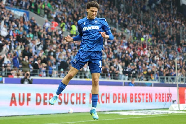 10.04.2026, xrekx, Fussball 2.Bundesliga, Karlsruher SC - Arminia Bielefeld v.l. Torjubel nach dem Tor zum celebrating the goal celebrate 1:1 durch Louey Ben Farhat (Karlsruher SC) (DFL DFB REGULATIONS PROHIBIT ANY USE OF PHOTOGRAPHS as IMAGE SEQUENCES and or QUASI-VIDEO) Karlsruhe *** 10 04 2026, xrekx, Fußball 2 Bundesliga, Karlsruher SC Arminia Bielefeld v l Torjubel nach dem Tor zum celebrating the goal celebrate 1 1 durch Louey Ben Farhat Karlsruher SC DFL DFB REGULATIONS PROHIBIT ANY USE OF PHOTOGRAPHS as IMAGE SEQUENCES and or QUASI VIDEO Karlsruhe