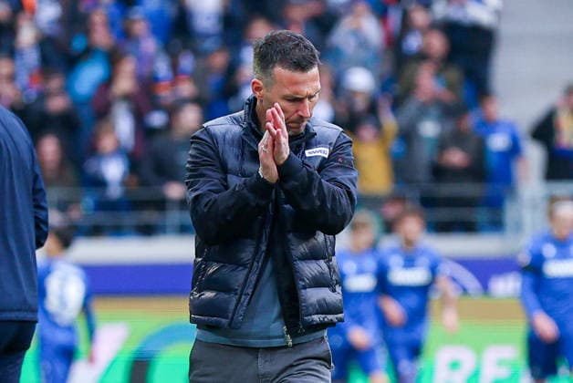 Deutschland: Karlsruher SC vs. Arminia Bielefeld, 2. Bundesliga, BBBank Wildpark (Karlsruhe): Christian Eichner (Trainer, Karlsruher SC) Karlsruhe BBBank Wildpark Baden-Württemberg Deutschland *** Germany Karlsruher SC vs Arminia Bielefeld, 2 Bundesliga, BBBank Wildpark Karlsruhe Christian Eichner Coach, Karlsruher SC Karlsruhe BBBank Wildpark Baden Württemberg Germany Copyright: xBenedictxChristx