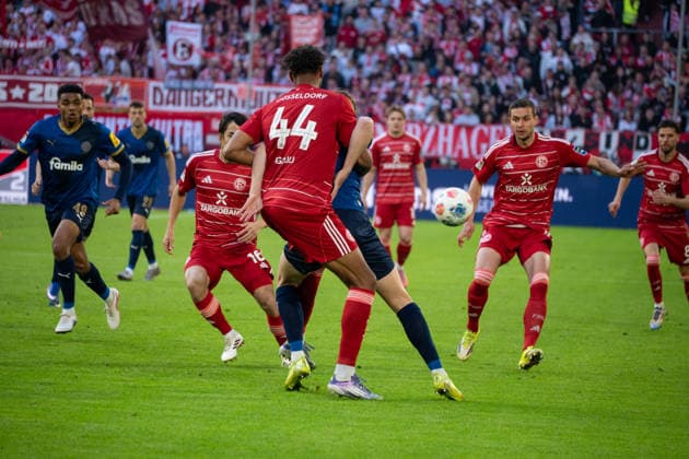 Deutschland: 2.Bundesliga 2025 2026 Fortuna Düsseldorf vs Holstein Kiel, 29. Spieltag - 10.04.2026 - MERKUR SPIEL-ARENA (Düsseldorf): Elias Egouli (Fortuna Düsseldorf,44) im Zweikampf gegen Phil Harres (Holstein Kiel,19) *** Germany 2 Bundesliga 2025 2026 Fortuna Düsseldorf vs Holstein Kiel, Matchday 29 10 04 2026 MERKUR SPIEL ARENA Düsseldorf Elias Egouli Fortuna Düsseldorf,44 in duel against Phil Harres Holstein Kiel,19 Copyright: xOrhanxHabashx