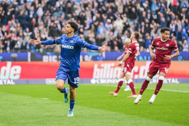 2. Bundesliga, Karlsruher SC vs Arminia Bielefeld, 10.04.2026 Torjubel zum 1:1 durch Louey Ben Farhat (Karlsruher SC, 19) 2. Bundesliga, Karlsruher SC vs Arminia Bielefeld, BBBank Wildpark Karlsruhe, 10.04.2026 DFB DFL REGULATIONS PROHIBIT ANY USE OF PHOTOGRAPHS AS IMAGE SEQUENCES AND OR QUASI-VIDEO. *** 2 Bundesliga, Karlsruher SC vs Arminia Bielefeld, 10 04 2026 Goal celebration for 1 1 by Louey Ben Farhat Karlsruher SC, 19 2 Bundesliga, Karlsruher SC vs Arminia Bielefeld, BBBank Wildpark Karlsruhe, 10 04 2026 DFB DFL REGULATIONS PROHIBIT ANY USE OF PHOTOGRAPHS AS IMAGE SEQUENCES AND OR QUASI VIDEO Copyright: xBEAUTIFULxSPORTS Boscox