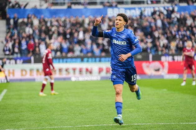 2. Bundesliga, Karlsruher SC vs Arminia Bielefeld, 10.04.2026 Torjubel zum 1:1 durch Louey Ben Farhat (Karlsruher SC, 19) 2. Bundesliga, Karlsruher SC vs Arminia Bielefeld, BBBank Wildpark Karlsruhe, 10.04.2026 DFB DFL REGULATIONS PROHIBIT ANY USE OF PHOTOGRAPHS AS IMAGE SEQUENCES AND OR QUASI-VIDEO. *** 2 Bundesliga, Karlsruher SC vs Arminia Bielefeld, 10 04 2026 Goal celebration for 1 1 by Louey Ben Farhat Karlsruher SC, 19 2 Bundesliga, Karlsruher SC vs Arminia Bielefeld, BBBank Wildpark Karlsruhe, 10 04 2026 DFB DFL REGULATIONS PROHIBIT ANY USE OF PHOTOGRAPHS AS IMAGE SEQUENCES AND OR QUASI VIDEO Copyright: xBEAUTIFULxSPORTS Boscox