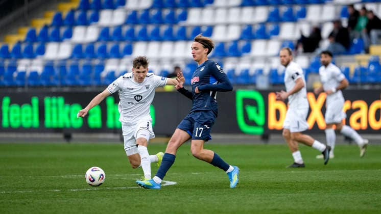 v.li.: Sebastian Müller (Schweinfurt, 37), Luis Engelns (TSG II, 17), Zweikampf, Spielszene, Duell, duel, tackle, tackling, Dynamik, Action, Aktion, 10.04.2026, Sinsheim (Deutschland), Fussball, 3. Liga, TSG 1899 Hoffenheim II - 1. FC Schweinfurt 05, DFB DFL REGULATIONS PROHIBIT ANY USE OF PHOTOGRAPHS AS IMAGE SEQUENCES AND OR QUASI-VIDEO. *** v li Sebastian Müller Schweinfurt, 37 , Luis Engelns TSG II, 17 , duel, duel, tackle, tackling, dynamics, action, action, 10 04 2026, Sinsheim Germany , Football, 3 Liga, TSG 1899 Hoffenheim II 1 FC Schweinfurt 05, DFB DFL REGULATIONS PROHIBIT ANY USE OF PHOTOGRAPHS AS IMAGE SEQUENCES AND OR QUASI VIDEO xozx