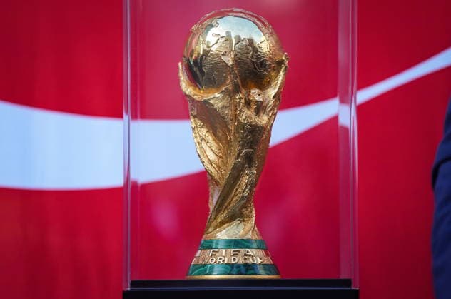 April 10, 2026, Vancouver, Bc, CANADA: The FIFA World Cup, WM, Weltmeisterschaft, Fussball trophy is displayed during the launch of a trophy tour, in Vancouver, on Friday, April 10, 2026. Canada News - April 10, 2026  - ZUMAc35_ 20260410_zaf_c35_015 Copyright: xDarrylxDyckx