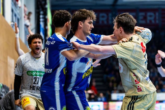 10.04.2026, GER, Handball, Maenner, Saison 25 26, Daikin 1.Bl, 28.Spieltag, ThSV Eisenach - TSV Hannover-Burgdorf Leif Tissier (TSV Hannover-Burgdorf), Stephan Seitz (ThSV Eisenach,44) 99817 Eisenach Werner-Assmann-Halle Am Sportp Thueringen Deutschland