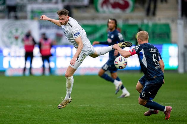 v.li.: Luka Trslic (Schweinfurt, 18), Valentin Lässig (TSG II, 6), Zweikampf, Spielszene, Duell, duel, tackle, tackling, Dynamik, Action, Aktion, 10.04.2026, Sinsheim (Deutschland), Fussball, 3. Liga, TSG 1899 Hoffenheim II - 1. FC Schweinfurt 05, DFB DFL REGULATIONS PROHIBIT ANY USE OF PHOTOGRAPHS AS IMAGE SEQUENCES AND OR QUASI-VIDEO. *** v li Luka Trslic Schweinfurt, 18 , Valentin Lässig TSG II, 6 , duel, duel, tackle, tackling, dynamics, action, action, 10 04 2026, Sinsheim Germany , Football, 3 Liga, TSG 1899 Hoffenheim II 1 FC Schweinfurt 05, DFB DFL REGULATIONS PROHIBIT ANY USE OF PHOTOGRAPHS AS IMAGE SEQUENCES AND OR QUASI VIDEO xozx