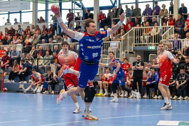 Stefan Bauer (HBW Balingen Weilstetten, 99) kommt zum Wurf. TuSEM Essen vs. HBW Balingen Weilstetten, Handball, 2. HBL, 27. Spieltag, Saison 2025 2026, 10.04.2026 TuSEM Essen vs. HBW Balingen Weilstetten, Handball, 2. HBL, 27. Spieltag, Saison 2025 2026, 10.04.2026 Essen *** Stefan Bauer HBW Balingen Weilstetten, 99 comes to throw TuSEM Essen vs HBW Balingen Weilstetten, Handball, 2 HBL, Matchday 27, Season 2025 2026, 10 04 2026 TuSEM Essen vs HBW Balingen Weilstetten, Handball, 2 HBL, Matchday 27, Season 2025 2026, 10 04 2026 Essen Copyright: xEibner-Pressefoto ThomasxHaeslerx EP_THR