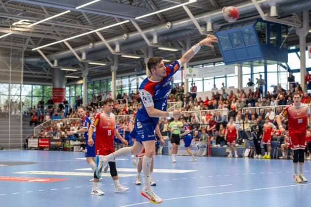 Elias Fuegel (HBW Balingen Weilstetten, 24) beim Wurf. TuSEM Essen vs. HBW Balingen Weilstetten, Handball, 2. HBL, 27. Spieltag, Saison 2025 2026, 10.04.2026 TuSEM Essen vs. HBW Balingen Weilstetten, Handball, 2. HBL, 27. Spieltag, Saison 2025 2026, 10.04.2026 Essen *** Elias Fuegel HBW Balingen Weilstetten, 24 on throw TuSEM Essen vs HBW Balingen Weilstetten, Handball, 2 HBL, Matchday 27, Season 2025 2026, 10 04 2026 TuSEM Essen vs HBW Balingen Weilstetten, Handball, 2 HBL, Matchday 27, Season 2025 2026, 10 04 2026 Essen Copyright: xEibner-Pressefoto ThomasxHaeslerx EP_THR
