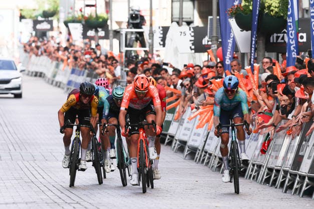 10-04-2026 Itzulia Basque Country; Tappa 05 Eibar - Eibar; 2026, Ineos Grenadiers; 2026, Xds - Astana; Vauquelin, Kevin; Tejada Canacue, Harold Alfonso; Eibar; 