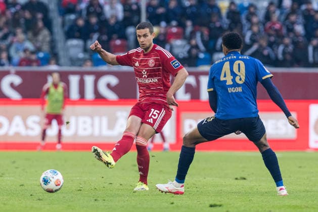 2. Fussball Bundesliga: Fortuna Düsseldorf 1895 - Holstein Kiel; 10.04.2026 Zweikampf Tim Oberdorf (Fortuna Düsseldorf, 15), Ikem Arinzechukwu Ugoh (Holstein Kiel, 49) 2. Fussball Bundesliga, Fortuna Düsseldorf 1895 - Holstein Kiel, Düsseldorf, Merkur Spiel-Arena am 10.04.2026 DFL REGULATIONS PROHIBIT ANY USE OF PHOTOGRAPHS AS IMAGE SEQUENCES AND OR QUASI-VIDEO. *** 2 Soccer Bundesliga Fortuna Düsseldorf 1895 Holstein Kiel 10 04 2026 duel Tim Oberdorf Fortuna Düsseldorf, 15 , Ikem Arinzechukwu Ugoh Holstein Kiel, 49 2 Soccer Bundesliga, Fortuna Düsseldorf 1895 Holstein Kiel, Düsseldorf, Merkur Spiel Arena on 10 04 2026 DFL REGULATIONS PROHIBIT ANY USE OF PHOTOGRAPHS AS IMAGE SEQUENCES AND OR QUASI VIDEO Copyright: xBEAUTIFULxSPORTS Wunderlx