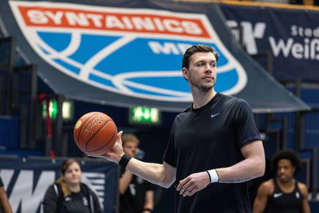 GER, easy-Credit Basketball-Bundesliga, Syntainics MBC - Veolia Towers Hamburg. 10.04.2026, Stadthalle, Weißenfels, GER, easy-Credit Basketball-Bundesliga, Syntainics MBC - Veolia Towers Hamburg. Niklas Wimberg (Veolia Towers Hamburg, 17) Â Foto Alexander Trienitz Weißenfels Stadthalle Sachsen-Anhalt Deutschland