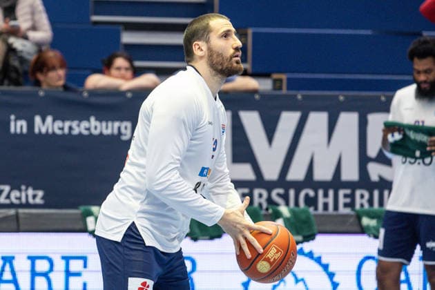 GER, easy-Credit Basketball-Bundesliga, Syntainics MBC - Veolia Towers Hamburg. 10.04.2026, Stadthalle, Weißenfels, GER, easy-Credit Basketball-Bundesliga, Syntainics MBC - Veolia Towers Hamburg. Nemanja Djurisic (Syntainics MBC, 42) Â Foto Alexander Trienitz Weißenfels Stadthalle Sachsen-Anhalt Deutschland