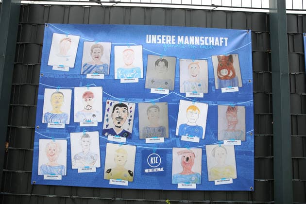 10.04.2026, xrekx, Fussball 2.Bundesliga, Karlsruher SC - Arminia Bielefeld v.l. Kinder malten die KSC Mannschaft Symbolfoto, Symbolbild, Symbol Stadion, symbolic photo, symbolic image, symbolic stadium (DFL DFB REGULATIONS PROHIBIT ANY USE OF PHOTOGRAPHS as IMAGE SEQUENCES and or QUASI-VIDEO) Karlsruhe *** 10 04 2026, xrekx, Fussball 2 Bundesliga, Karlsruher SC Arminia Bielefeld v l children painted the KSC team symbol photo, symbol image, symbol stadium, symbolic photo, symbolic image, symbolic stadium DFL DFB REGULATIONS PROHIBIT ANY USE OF PHOTOGRAPHS as IMAGE SEQUENCES and or QUASI VIDEO Karlsruhe