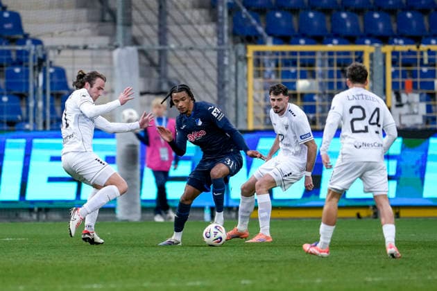 v.li.: Nikolaos Vakouftsis (Schweinfurt, 31), Yannick Eduardo (TSG II, 31), Lucas Zeller (Schweinfurt, 6), Tim Latteier (Schweinfurt, 24), Zweikampf, Spielszene, Duell, duel, tackle, tackling, Dynamik, Action, Aktion, 10.04.2026, Sinsheim (Deutschland), Fussball, 3. Liga, TSG 1899 Hoffenheim II - 1. FC Schweinfurt 05, DFB DFL REGULATIONS PROHIBIT ANY USE OF PHOTOGRAPHS AS IMAGE SEQUENCES AND OR QUASI-VIDEO. *** v li Nikolaos Vakouftsis Schweinfurt, 31 , Yannick Eduardo TSG II, 31 , Lucas Zeller Schweinfurt, 6 , Tim Latteier Schweinfurt, 24 , duel, duel scene, duel, tackle, tackling, dynamic, Action, Action, 10 04 2026, Sinsheim Germany , Soccer, 3 Liga, TSG 1899 Hoffenheim II 1 FC Schweinfurt 05, DFB DFL REGULATIONS PROHIBIT ANY USE OF PHOTOGRAPHS AS IMAGE SEQUENCES AND OR QUASI VIDEO xozx