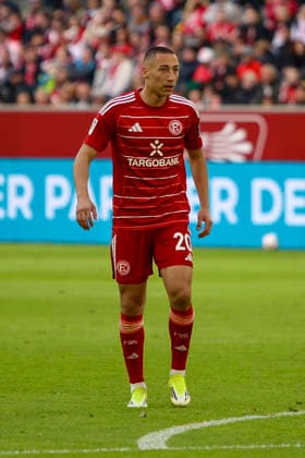 10.04.2026, GER, Fussball, Herren, 2. BL, Saison 2025 2026, Fortuna Düsseldorf - Holstein Kiel Marin Ljubicic (Fortuna Düsseldorf) schaut Düsseldorf Merkur Spiel-Arena Nordrhein-Westfalen Deutschland *** 10 04 2026, GER, Soccer, Men, 2 BL, Season 2025 2026, Fortuna Düsseldorf Holstein Kiel Marin Ljubicic Fortuna Düsseldorf watches Düsseldorf Merkur Spiel Arena North Rhine-Westphalia Germany Copyright: xAdrianxSchlüterx