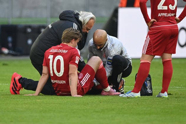 Christian RASMUSSEN (D) verletzt, Verletzung, wird behandelt Fussball 2. Bundesliga, 29. Spieltag, Fortuna Duesseldorf (D) - Holstein Kiel (KI) am 10.04.2026 in der Merkur Spiel Arena Duesseldorf Deutschland. DFL regulations prohibit any use of photographs as image sequences and or quasi-video oÂ‚Ã‚Â *** Christian RASMUSSEN D injured, injury, being treated Football 2 Bundesliga, Matchday 29, Fortuna Duesseldorf D Holstein Kiel KI on 10 04 2026 at Merkur Spiel Arena Duesseldorf Germany DFL regulations prohibit any use of photographs as image sequences and or quasi video oÂÃÂ