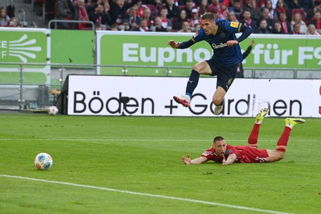 Marin LJUBICIC (D) fordert nach diesem Zweikampf einen Elfmeter, Fussball 2. Bundesliga, 29. Spieltag, Fortuna Duesseldorf (D) - Holstein Kiel (KI) am 10.04.2026 in der Merkur Spiel Arena Duesseldorf Deutschland. DFL regulations prohibit any use of photographs as image sequences and or quasi-video oÂ‚Ã‚Â *** Marin LJUBICIC D claims a penalty after this duel, Soccer 2 Bundesliga, Matchday 29, Fortuna Duesseldorf D Holstein Kiel KI on 10 04 2026 at Merkur Spiel Arena Duesseldorf Germany DFL regulations prohibit any use of photographs as image sequences and or quasi video oÂÃÂ