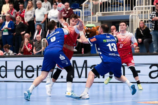 10.04.2026, 27. Spieltag der 2. Handball Bundesliga, TuSEM Essen - HBW Balingen-Weilstetten. v. l. Magnus Grupe (HBW Balingen-Weilstetten), Nils Homscheid (TuSEM Essen), Merlin Fuß (HBW Balingen-Weilstetten), Max Neuhaus (TuSEM Essen). Essen Am Hallo NRW Deutschland xRHR-FOTO DEx *** 10 04 2026, 27 Matchday of the 2 Handball Bundesliga, TuSEM Essen HBW Balingen Weilstetten f l Magnus Grupe HBW Balingen Weilstetten , Nils Homscheid TuSEM Essen , Merlin Fuß HBW Balingen Weilstetten , Max Neuhaus TuSEM Essen Essen Am Hallo NRW Germany xRHR PHOTO DEx Copyright: DennisxEwert RHR-FOTOx RHR-FOTO DE